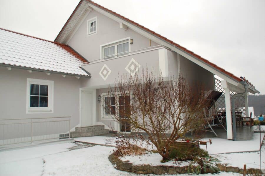 Erstklassiges Wohnhaus mit Garten in schöner Lage bei Bad Abbach - Hausansicht