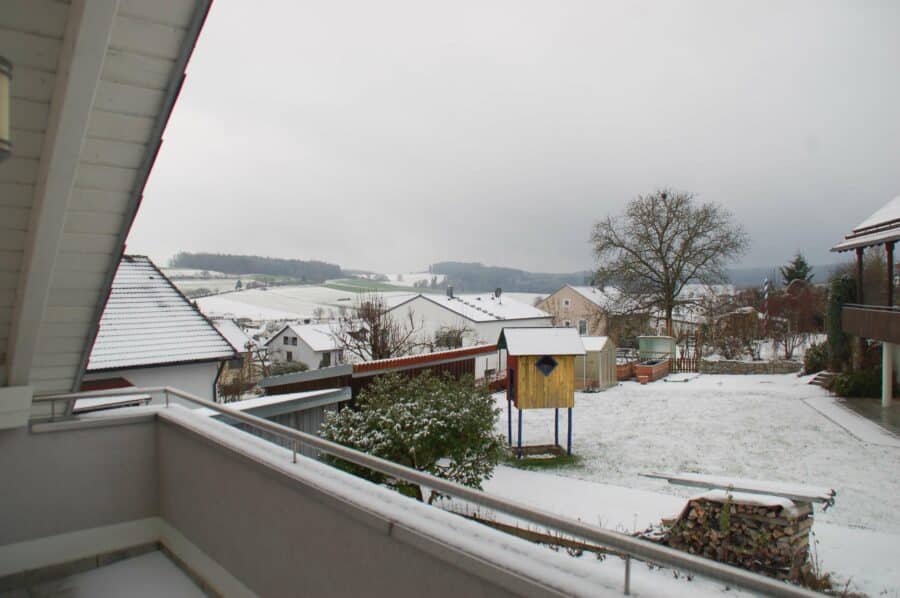 Erstklassiges Wohnhaus mit Garten in schöner Lage bei Bad Abbach - Balkon-Ausblick Westen