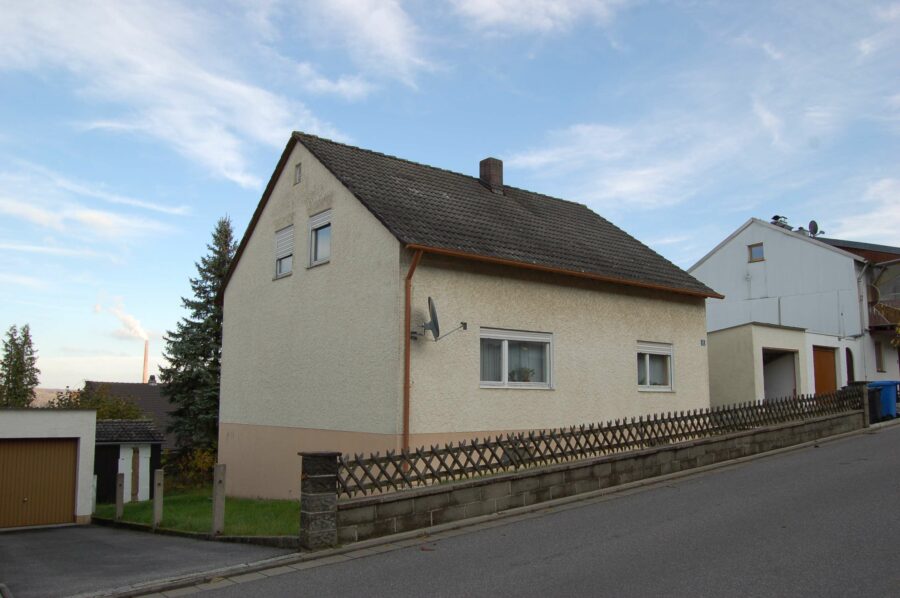 Einfamilienhaus (2 Wohnungen möglich) in der Stadt Kelheim am Stadtrand - DSC_0926