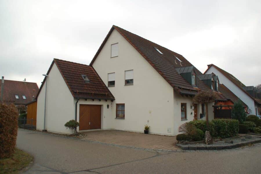 Einfamilienhaus (Doppelhaushälfte) in zentraler, ruhiger Lage in Ihrlerstein - Hausansicht