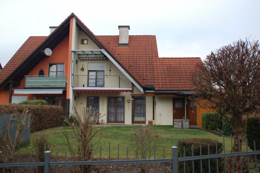 Einfamilienhaus (Doppelhaushälfte) in zentraler, ruhiger Lage in Ihrlerstein - Hausansicht