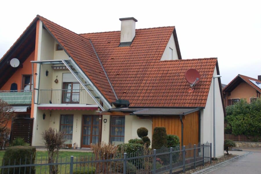 Einfamilienhaus (Doppelhaushälfte) in zentraler, ruhiger Lage in Ihrlerstein - Hausansicht