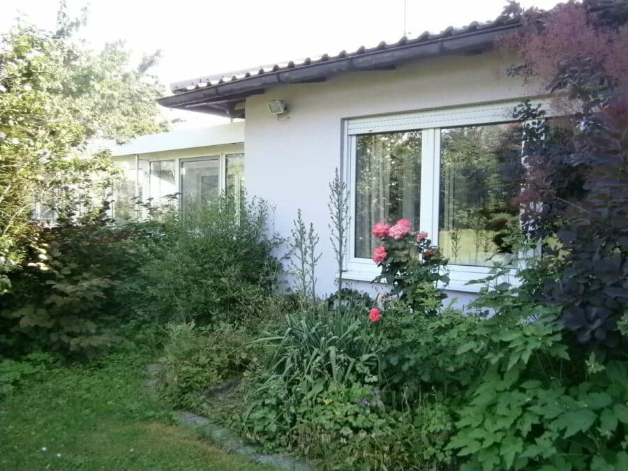 Gepflegter Bungalow in ruhiger Ortsrandlage mit viel Ruhe und kurzen Wegen in die Natur - Haus und Garten sind topgepfle