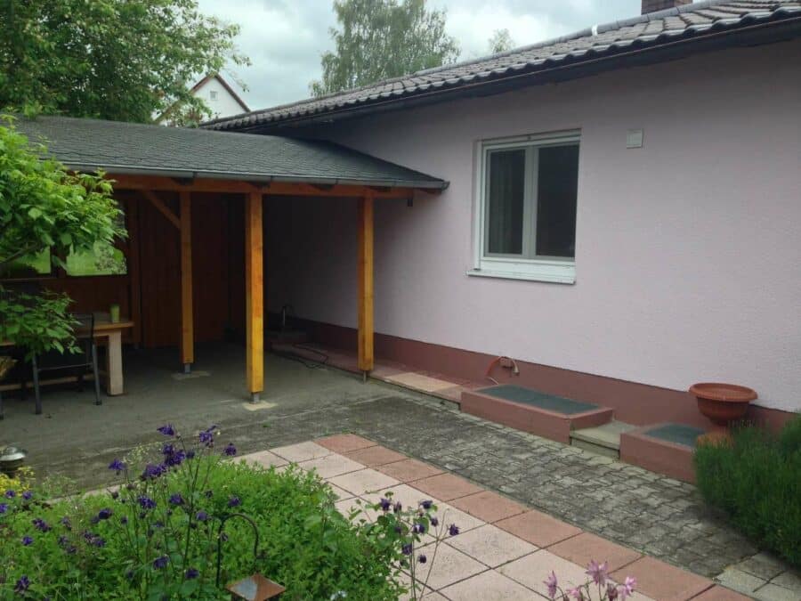 Gepflegter Bungalow in ruhiger Ortsrandlage mit viel Ruhe und kurzen Wegen in die Natur - hier ist immer gut feiern