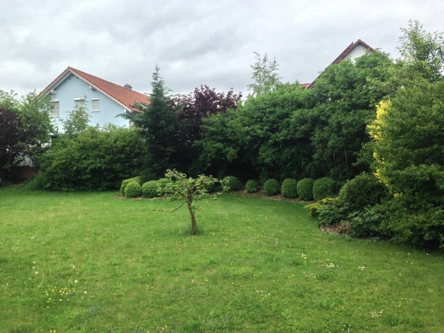 Gepflegter Bungalow in ruhiger Ortsrandlage mit viel Ruhe und kurzen Wegen in die Natur - Garten