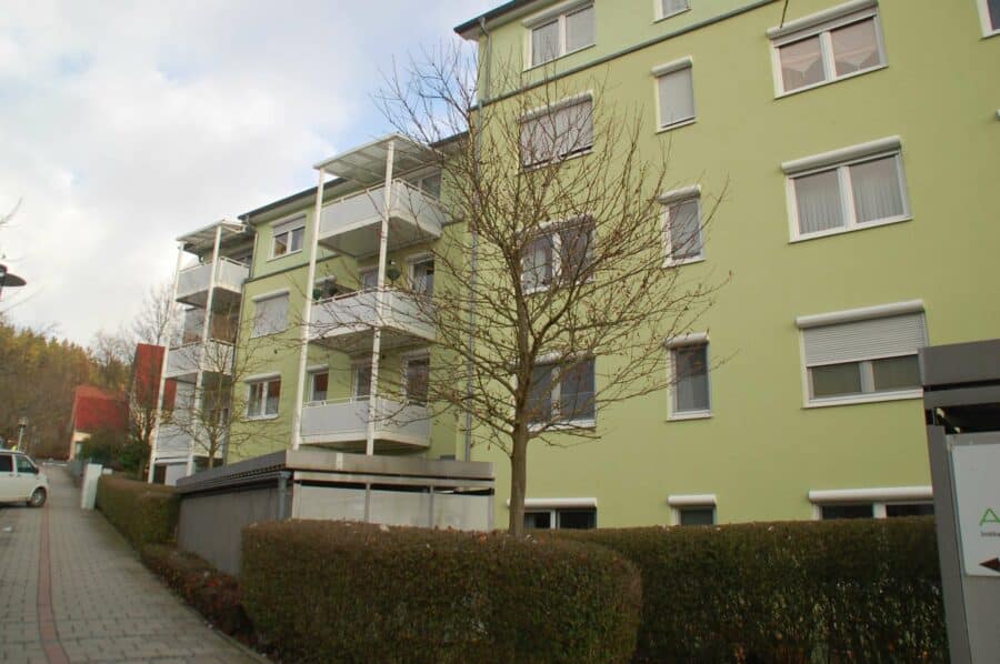 Sehr gepflegte Eigentumswohnung in Bad Abbach mit Balkon und TG - Hausansicht