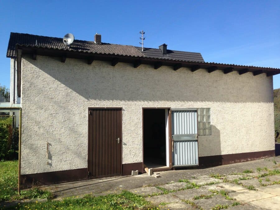 Haus mit Garten in Kelheim (Ortsteil Thaldorf) - Garage