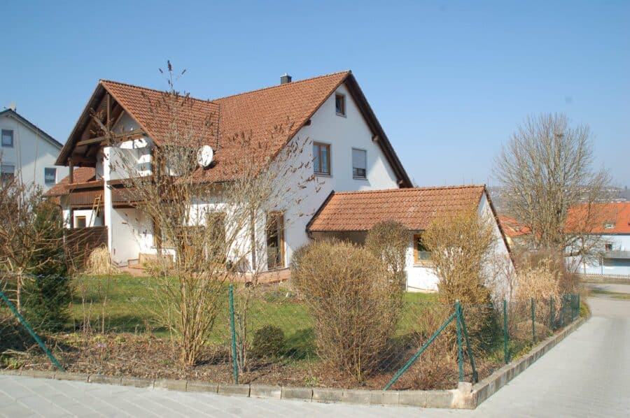 Großzügiges Einfamilienhaus (DHH) in Kelheim in Bestzustand - Hausansicht