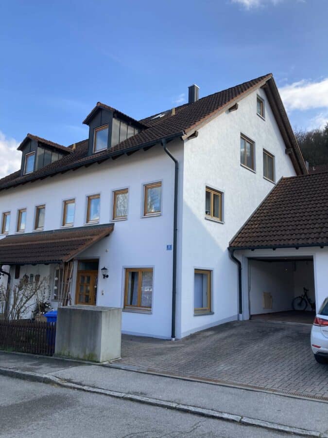 Großzügiges Einfamilienhaus (DHH) in Kelheim in Bestzustand - Hausansicht