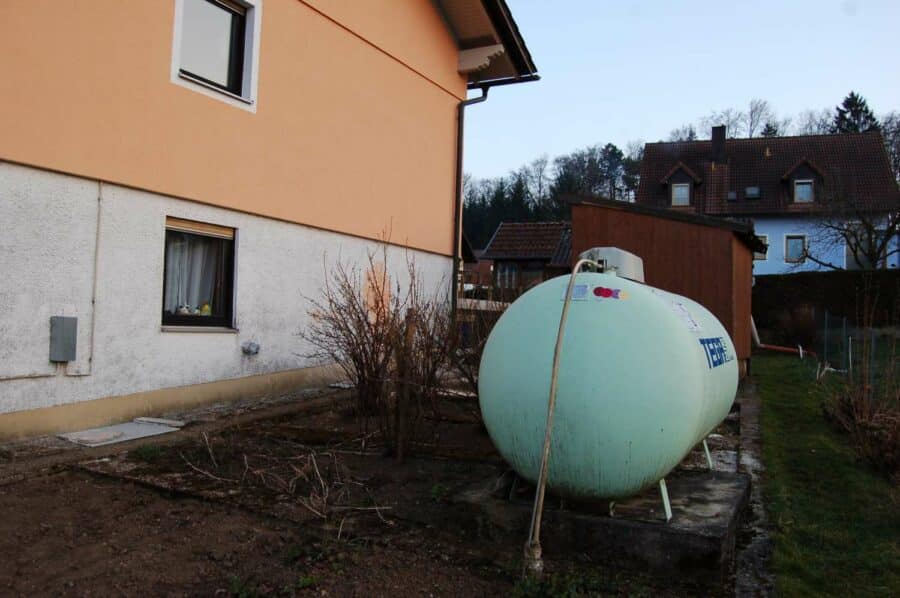 großzügige 5-Zimmer-Eigentumswohnung in einem Dreifamilienhaus - Westen (Garten)