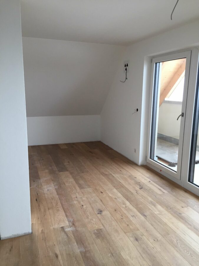 Neubau: DG-Wohnung mit gr. Loggia in der Wohnstadt Abensberg, sofort beziehbar - Wohnzimmer