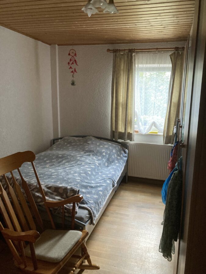 Gepflegtes älteres Einfamilienhaus mit zusätzlicher Baulandfläche - EG Zimmer Südost