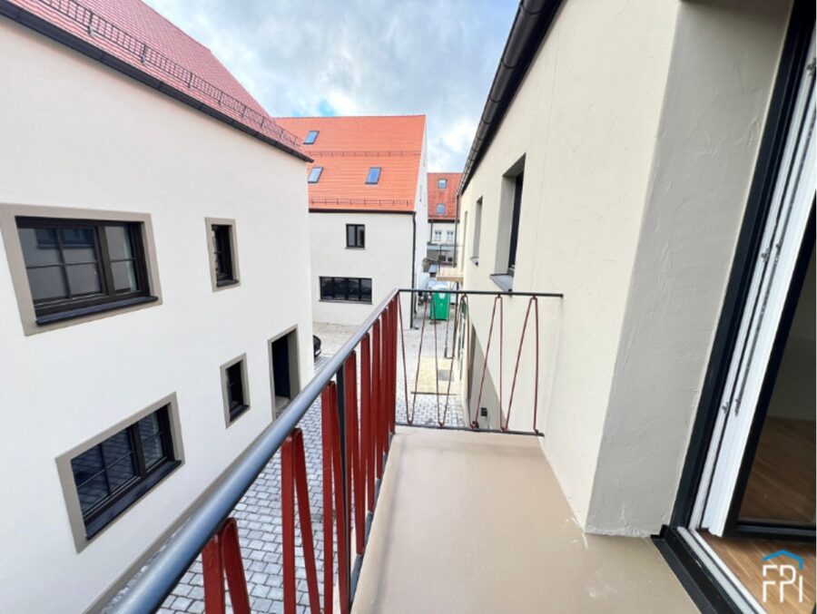 Erstbezug! Exklusive 2-Zimmer-Wohnung in Altstadtlage – Hochwertig kernsaniert mit Südbalkon - Südbalkon