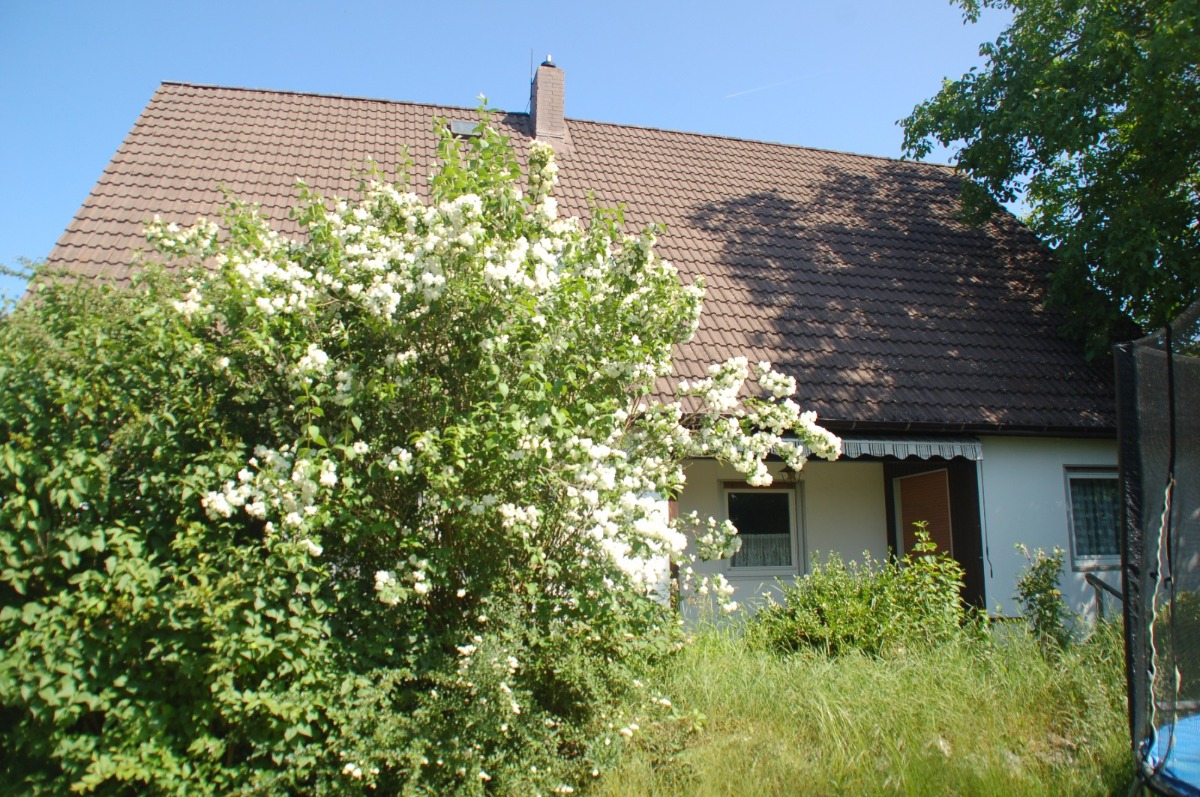 Einfamilienhaus in Ihrlerstein in schöner ruhiger Wohnlage mit 2 Garagen und großzügigem Garten