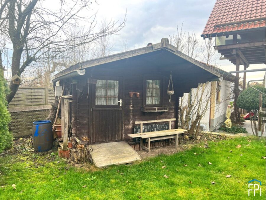 Einfamilienhaus in Ihrlerstein in schöner ruhiger Wohnlage mit 2 Garagen und großzügigem Garten - Gartenhäuschen