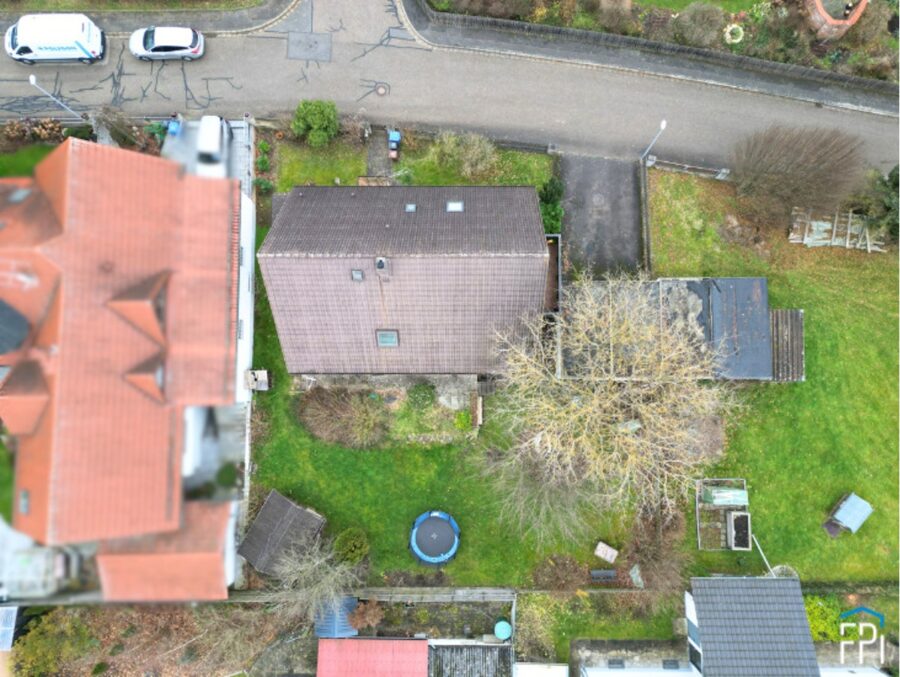 Einfamilienhaus in Ihrlerstein in schöner ruhiger Wohnlage mit 2 Garagen und großzügigem Garten - Grundstück