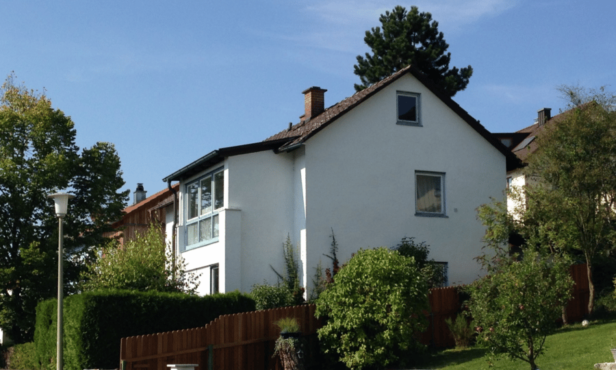 Freistehendes Wohnhaus in Top-Lage in der Stadt Riedenburg - Hausansicht