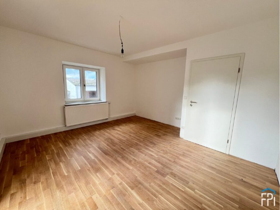 Erstbezug! Exklusive 3-Zimmer-Wohnung in Altstadtlage – Hochwertig kernsaniert mit Südbalkon - Wohnbereich