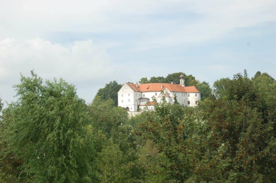 Viel Platz im Haus und im Garten: Bungalow mit großem Garten in Dorfrandlage in Wildenberg - Ortsimpression