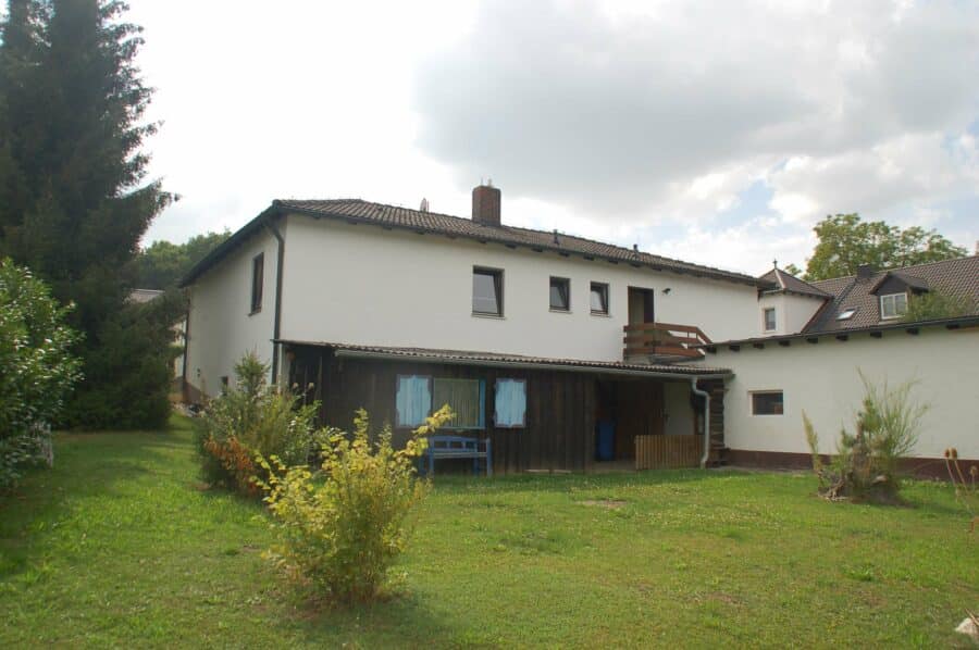 Viel Platz im Haus und im Garten: Bungalow mit großem Garten in Dorfrandlage in Wildenberg - Nordost