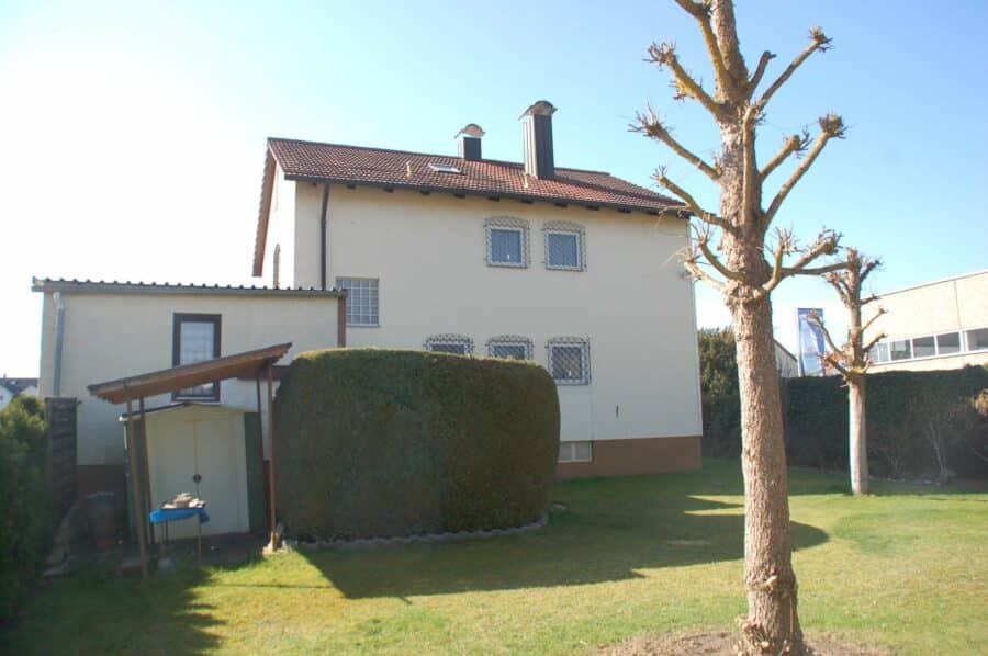 Freistehendes Einfamilien-Wohnhaus mit Baugrundstück in sehr zentraler Lage Kelheims - Hausansicht Nord