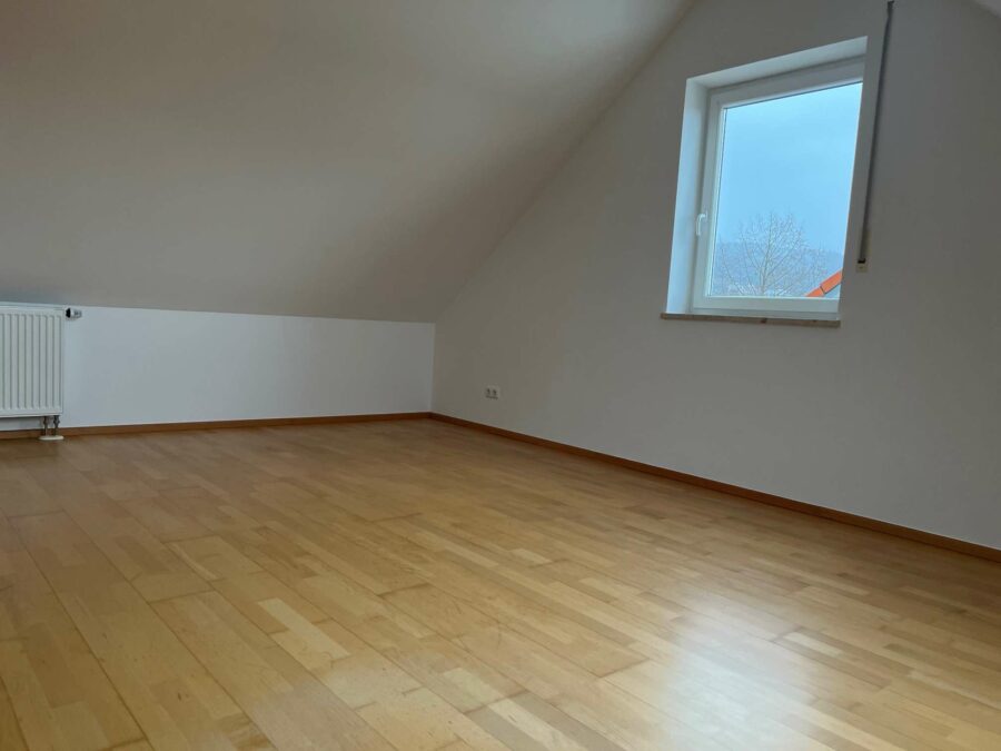 Traumwohnung in Kelheim mit Dachterrasse und Südbalkon - Schlafzimmer