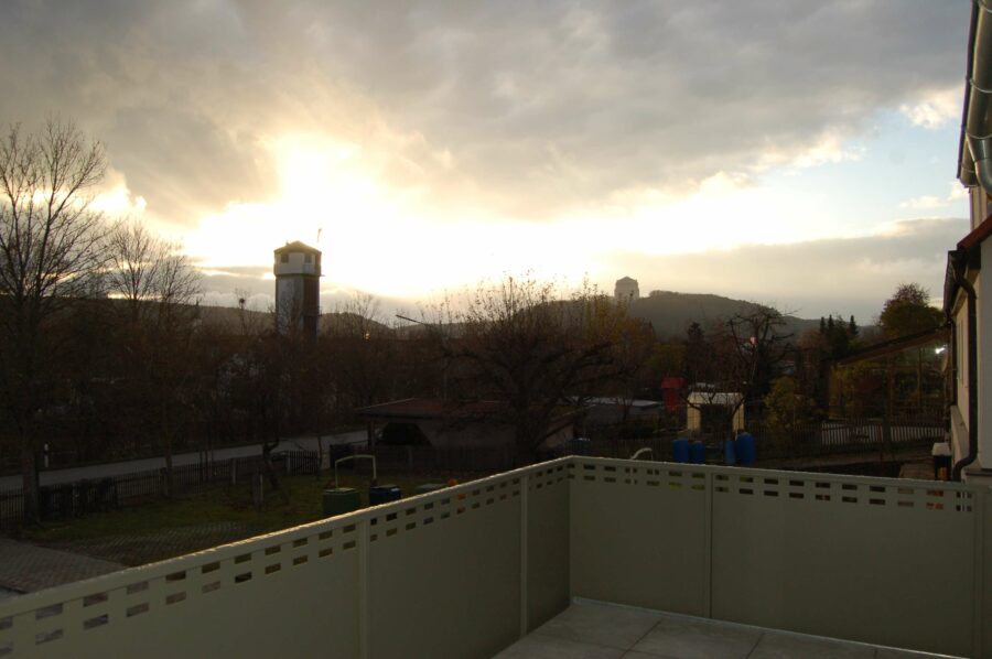 Neubau-Wohnung in Top-Wohnlage in Kelheim - grosser Balkon mit Blick