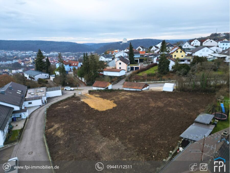 Bauträger aufgepasst: Herrlich gelegenes Wohngrundstück über Kelheim mit genehmigter Planung (10 WE) - Grundstück mit Blick auf die Befreiungshalle