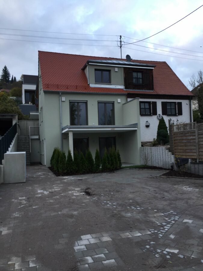 Schöne altstadtnahe Erdgeschosswohnung mit kl. Garten -Neubau- - Hausansicht