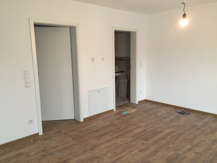 Schöne altstadtnahe Erdgeschosswohnung mit kl. Garten -Neubau- - Wohnzimmer