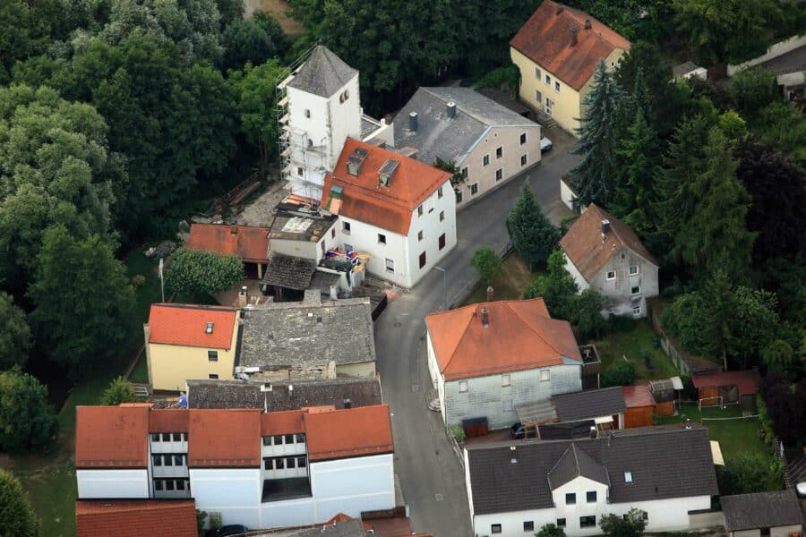 das Besondere Haus in der Kelheimer Altstadt aus alten Tagen - Luftbild