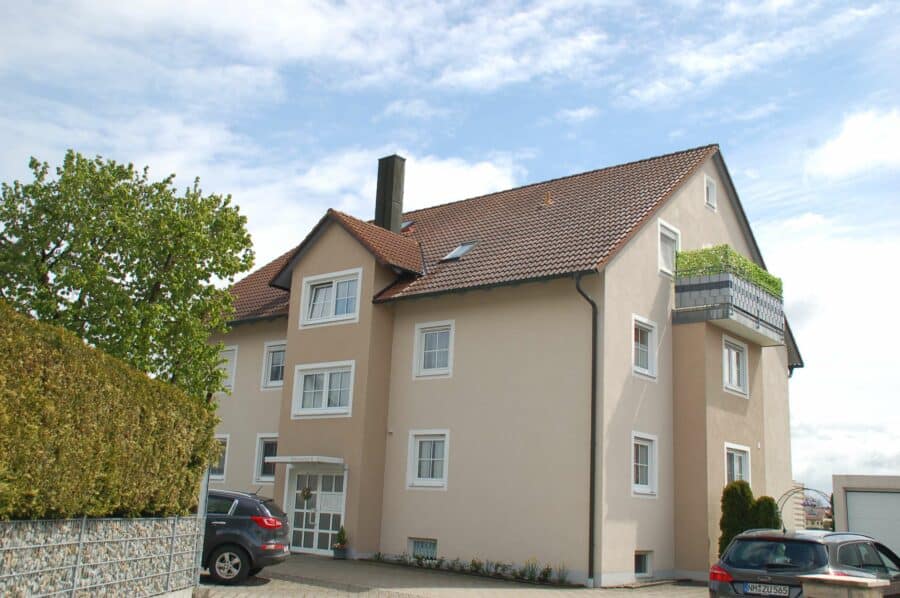 Schöne 3-Zimmer-Wohnung mit Balkon mit viel Ausblick - Hausansicht