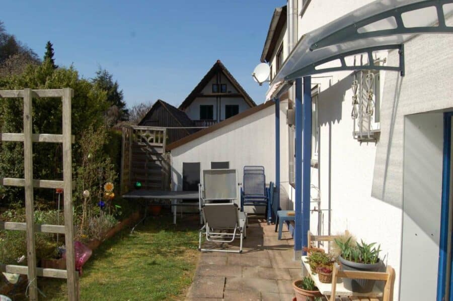 bezahlbares Haus mit Garten und großer Garage in Kelheim - Terrasse