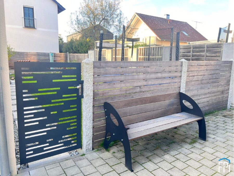 Modernes Reiheneckhaus mit Garten und Carport in zentraler Lage von Abensberg - Offenstetten - Zugang zum Garten