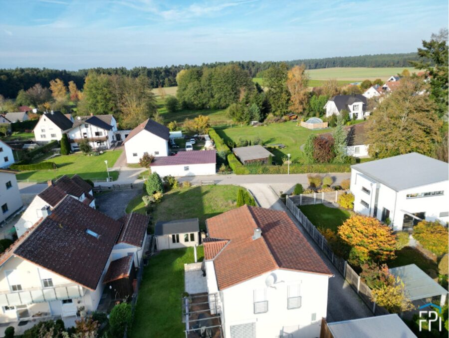 Modernes Reiheneckhaus mit Garten und Carport in zentraler Lage von Abensberg - Offenstetten - Ausblick ins Grüne