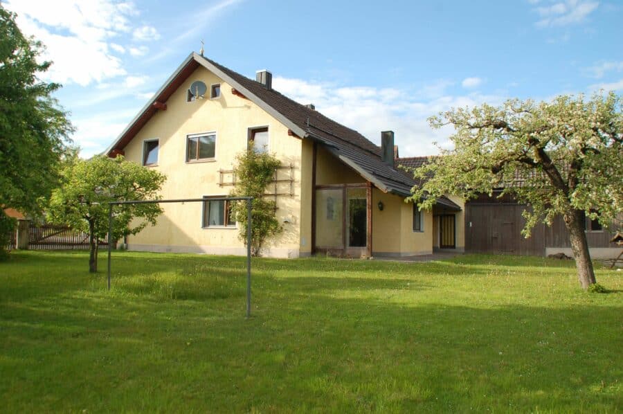 Rarität: Bauernhaus mit Traumgarten, mit Werkstatt, Studio - Süd