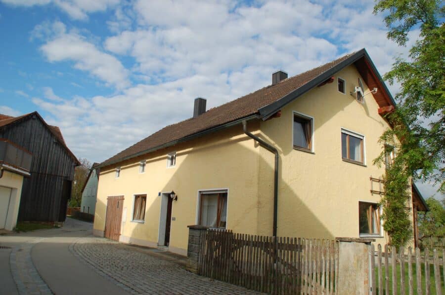 Rarität: Bauernhaus mit Traumgarten, mit Werkstatt, Studio - Hausansicht