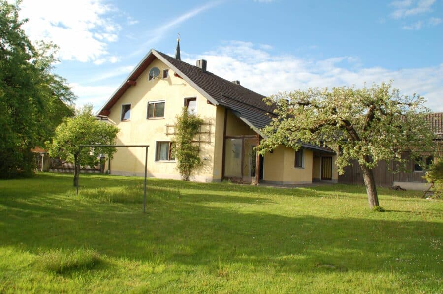 Rarität: Bauernhaus mit Traumgarten, mit Werkstatt, Studio - Südansicht