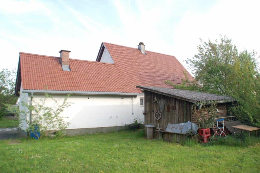 Freistehendes kleines Wohnhaus in einer sehr reizvollen Ortsrandlage bei Kelheim - Hausansicht