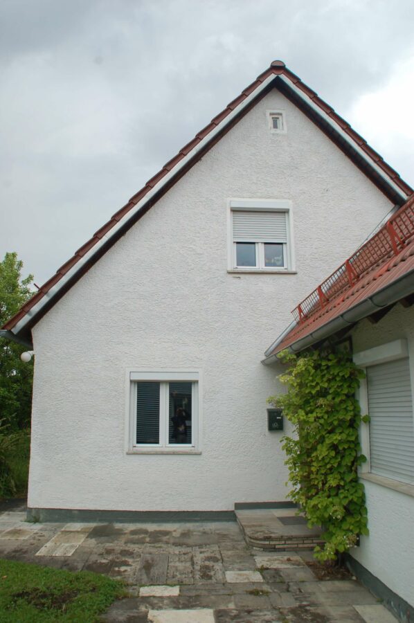 Freistehendes kleines Wohnhaus in einer sehr reizvollen Ortsrandlage bei Kelheim - Hausansicht