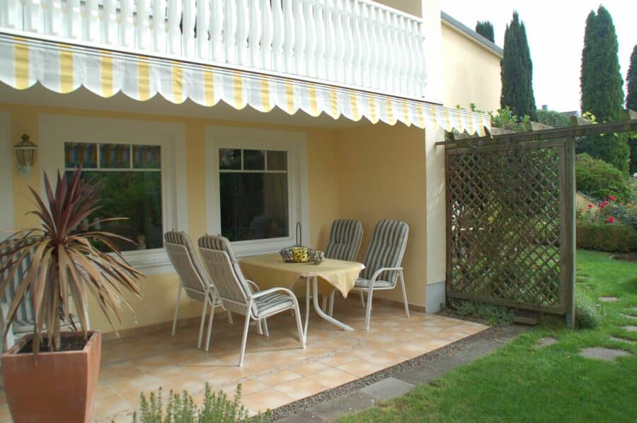 Wohnhaus in Villenlage in Kelheim, Ortsteil Weltenburg mit Traumgarten - Terrasse UG