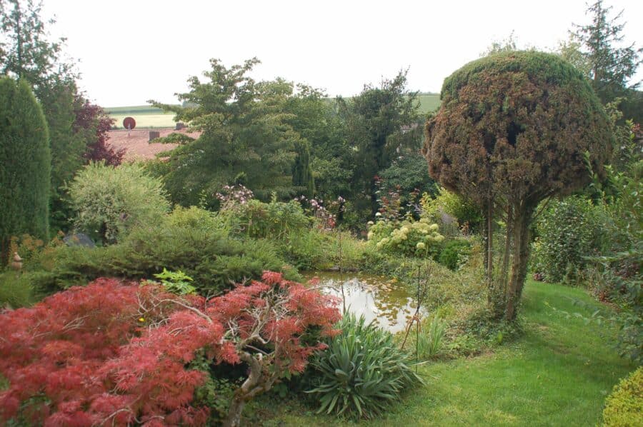 Wohnhaus in Villenlage in Kelheim, Ortsteil Weltenburg mit Traumgarten - Garten